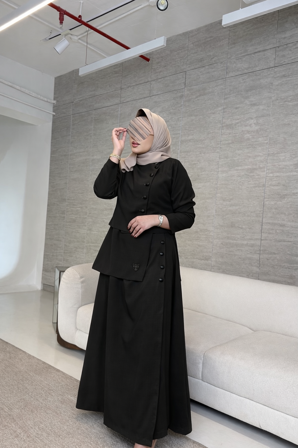 بدلة / عباية